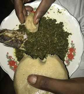 Fufu, pondu et poisson salé thumbnail 1